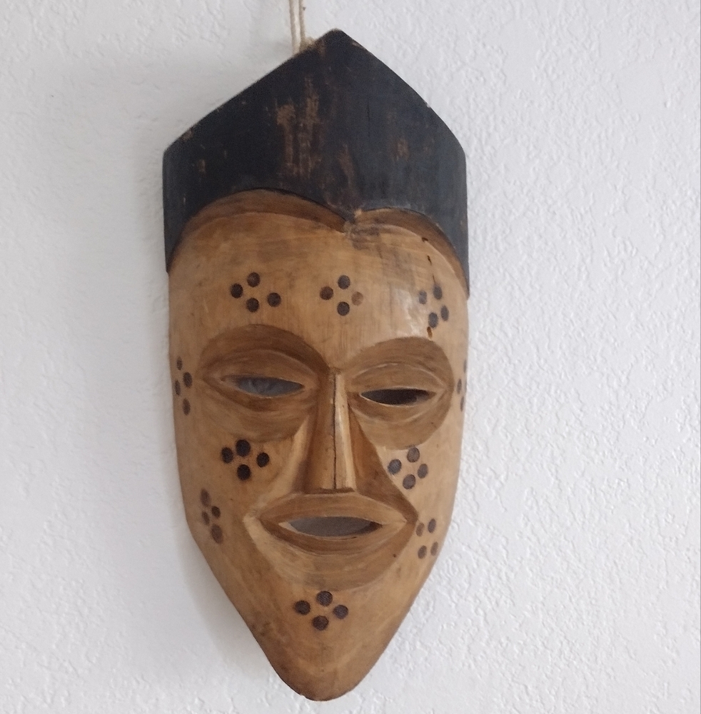 Large Wooden Tribal Mask with Black Accents - Picture 1 of 3